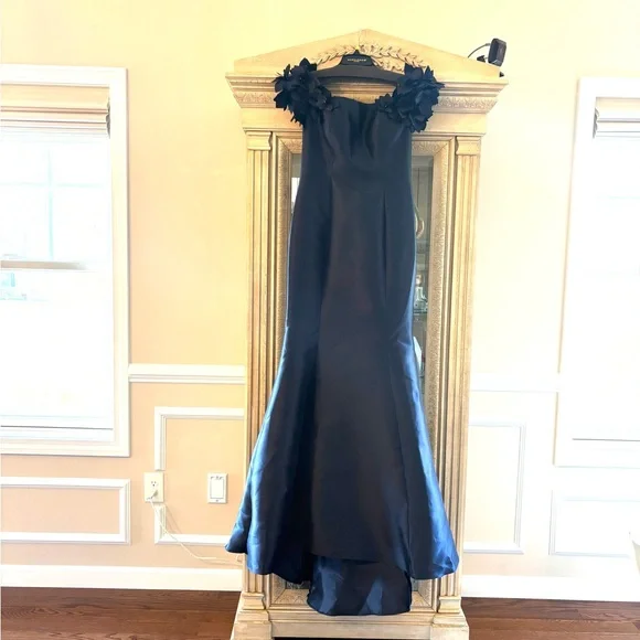 Elegant Navy Strapless Gown with Floral Detail - Picture 2 of 6